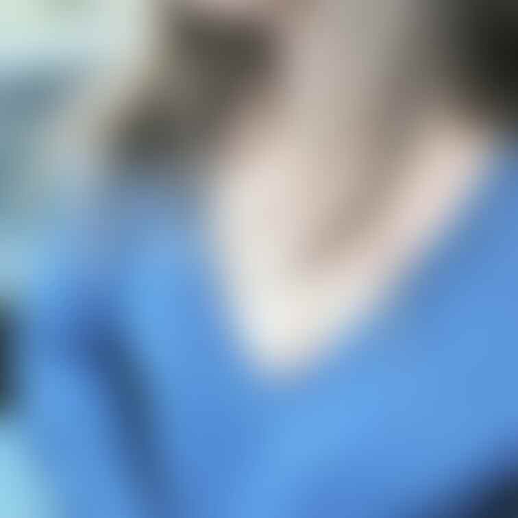 今日は旦那さんが在宅勤務だったんです。
部下さんからの指示で、車でオナニーしてきました💕