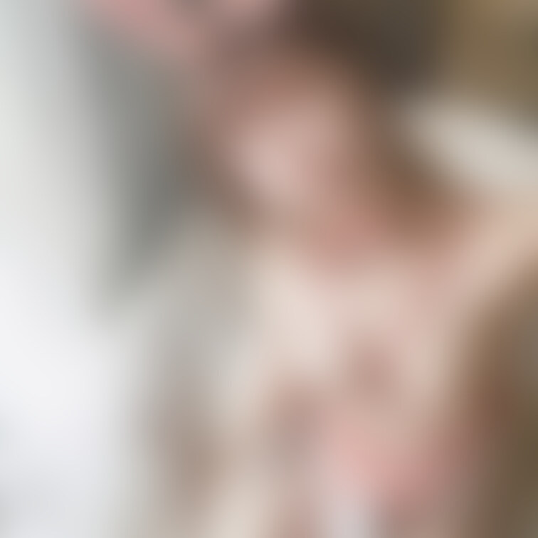 後前に着るとこんな感じになっちゃいます😂
おっぱいがもろみえ。