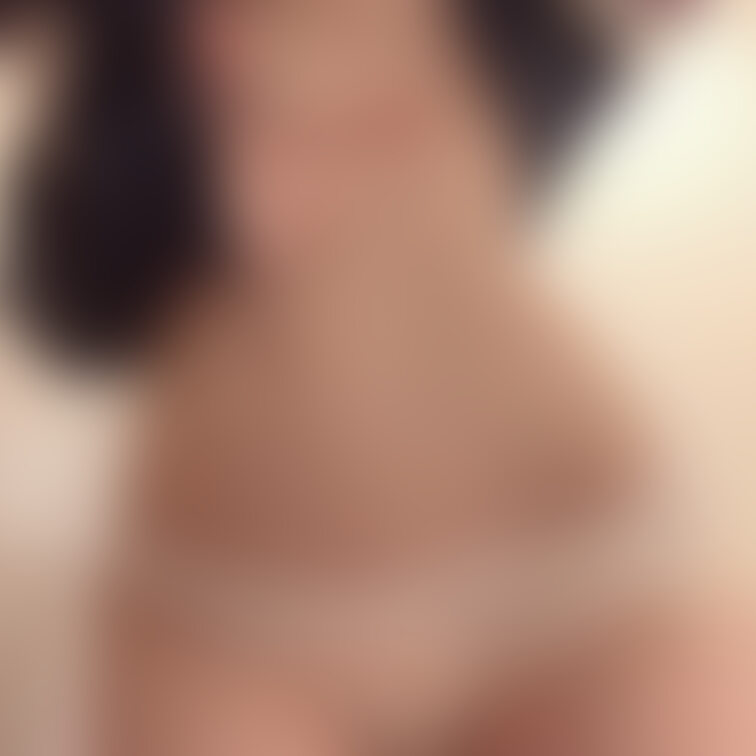 今月イチ過激写真？😏🥺　
1枚目はTwitterに載せた修正ない画像で
2枚目はおしり！！！！(なにかが見えそう)
