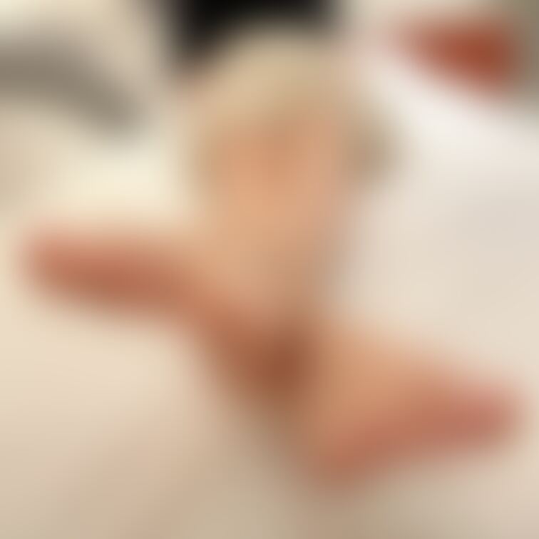 Fair-skinned Tall Influencer A🐰③

Foot size: 24cm