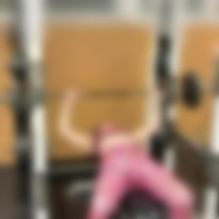 ベンチプレスで潰れてる