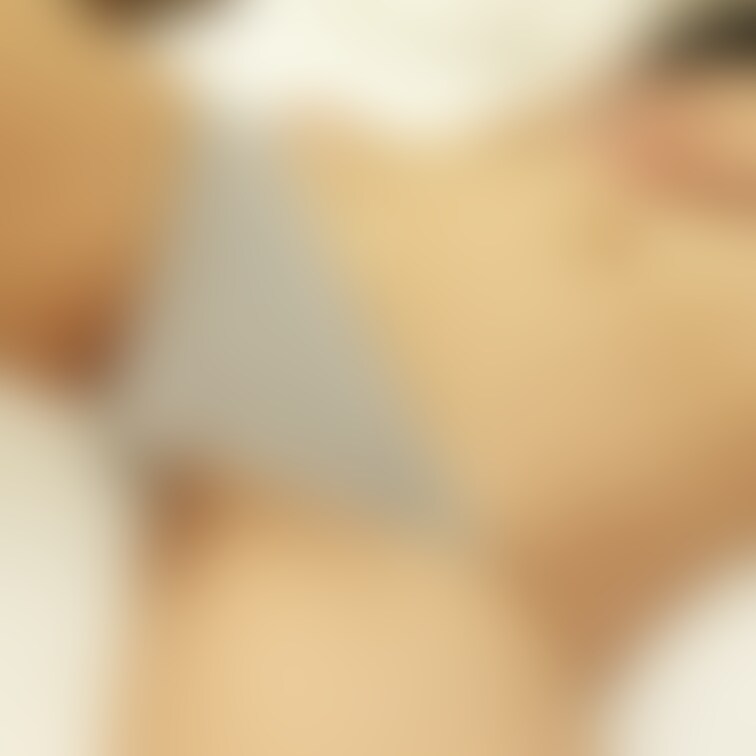 みんなパンツの食い込みのところは
拡大して見ちゃう？

どっちの食い込み.....って💦💦