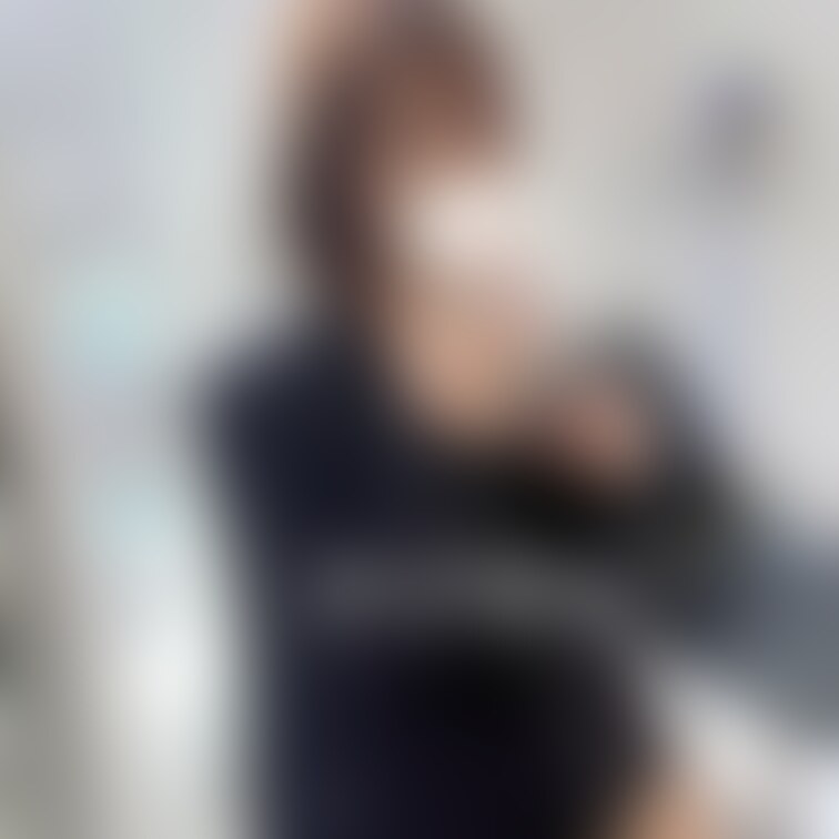 彼女の寝起き姿＆○○○にバレないように立ちバックです🙂
昨夜のフェラ動画は後日アプします！
Twitterから移動で