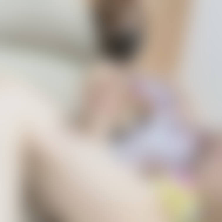 こんばんは🫶
動画めっちゃ売れてて嬉しい❤️
お礼に手コキくらいなら浮気じゃない⋯かな?🤤
とか思ってみたり笑