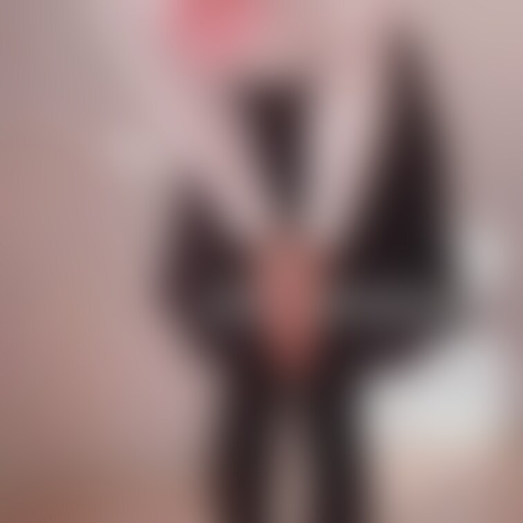 タイツかな？ニーハイかな？
