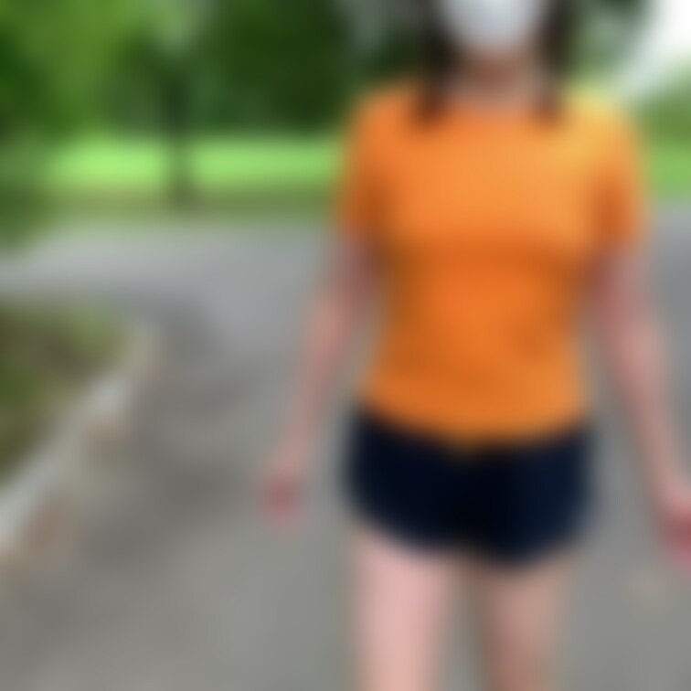 目線が外れた隙に