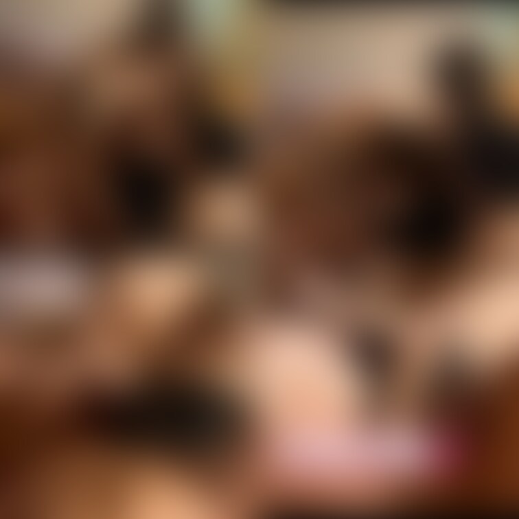 妻を二人で責めて‼️
キス💋乳首を二人で舐めて❣️
クンニされながら、キス💋
アソコから流れる愛液…😅
初めてこ
