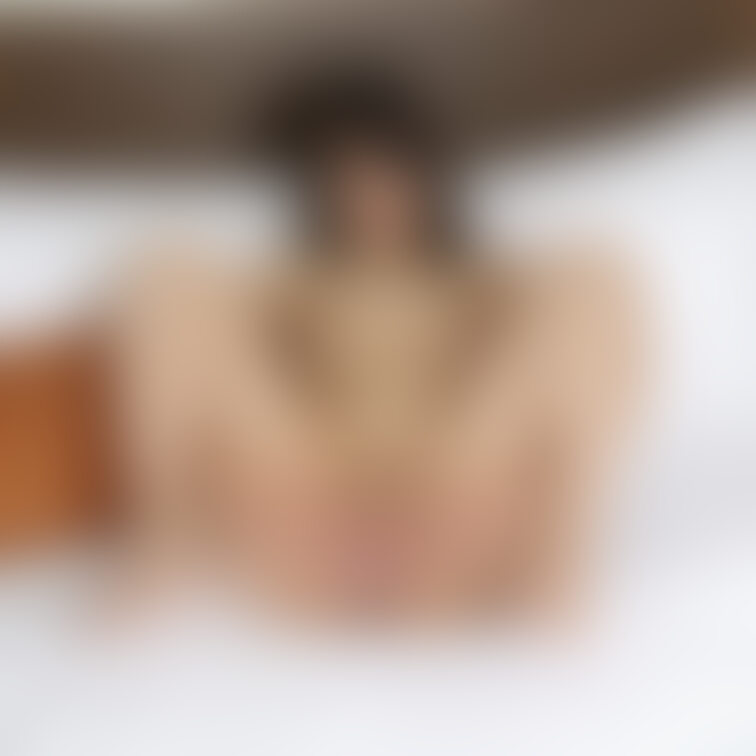 #018_MIYU
MIYUちゃんの「まっぱで放尿見てください」（16/25ページ）

23歳の大学生MIYUちゃ