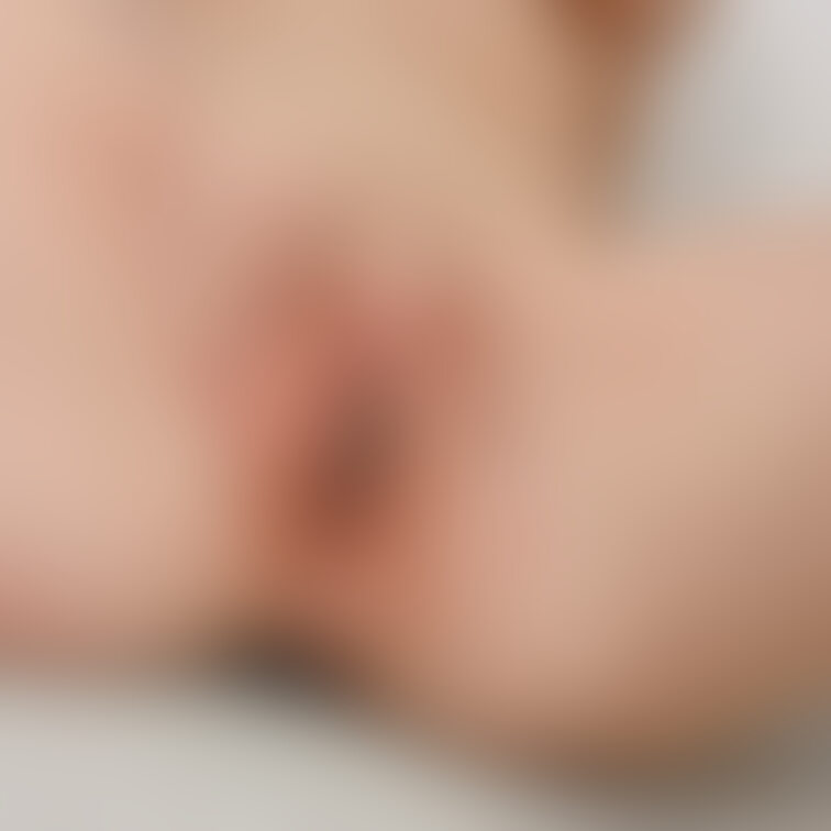 ○○○の女子◯生のパイパンまんこです。

まだ成長期の華奢な身体を堪能してください