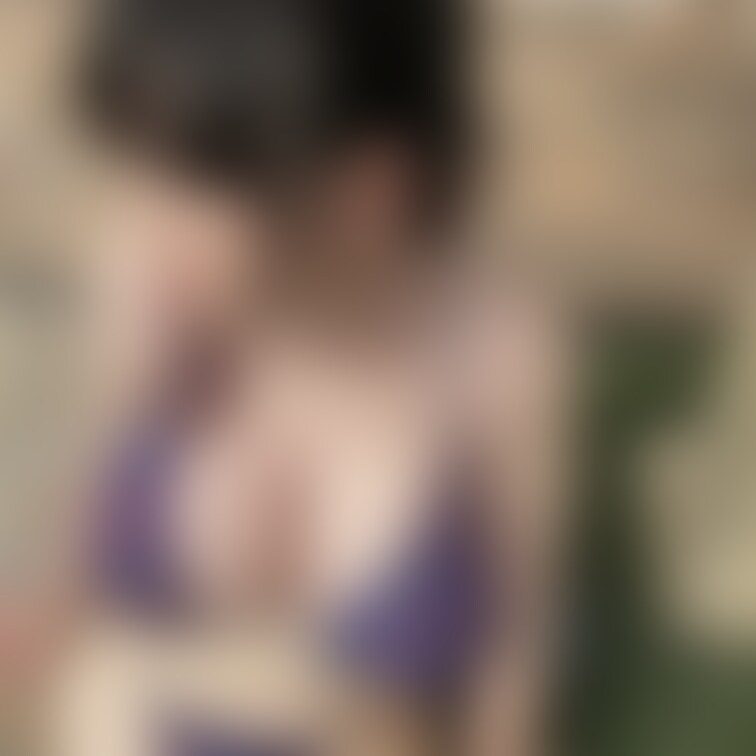 「マーブル模様のビキニ？水着で撮影。そしてブラを外して…」

グラビア撮影
撮影を行ったこの日は猛暑日…最高気温3