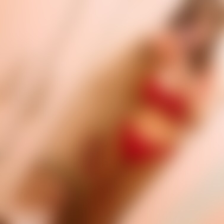 どうかな？真っ赤な下着エロいですか？👶🏻