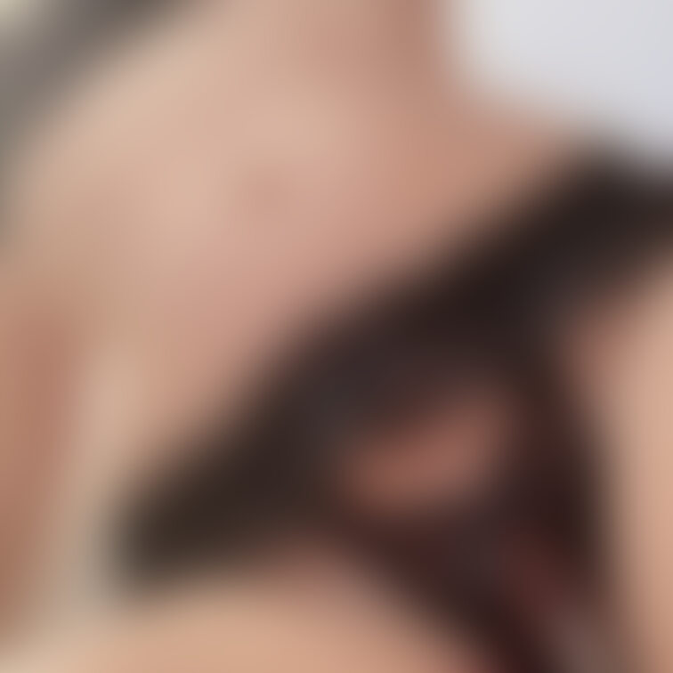 セフレ君が用意してくれた変な下着？を着てセフレ君ちで自撮り笑