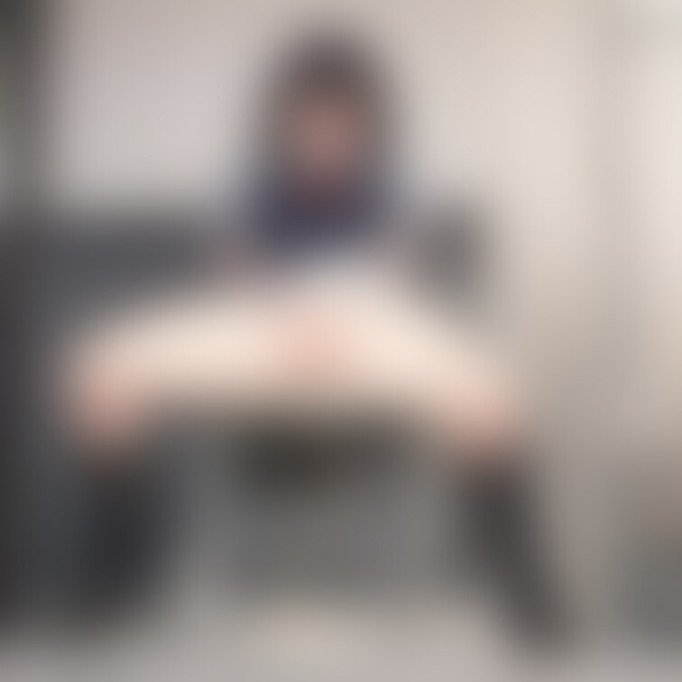 椅子に○○○束されて我慢できずにお漏らししちゃった女の子
ノーパンバージョン