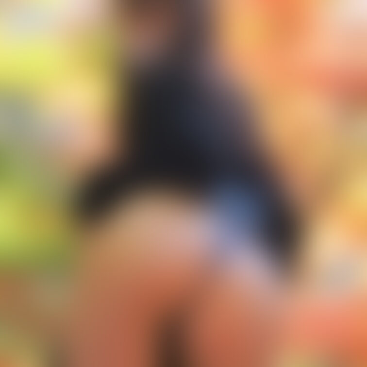 夜更かしダメなのに作業が捗ってしまうの、お昼にはなかなか出来なくてどーしよぉ😖
それにしても、お尻♡紅葉バックに綺麗
