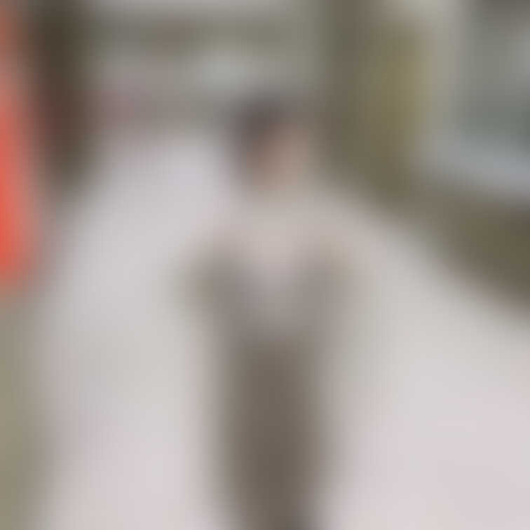 彼氏が仕事の間に、フォロワさんと会って、駅やら試着室でエッチなスケスケな衣装で写真撮られました🫣