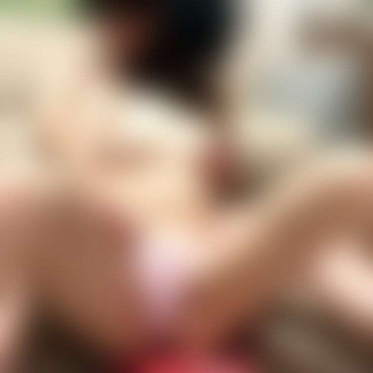 素人女をカメラの前でオナニーさせます！！
乳首を弄られ、性感マッサージで感じまくり、どんどん激しくクリトリスを弄りだす
