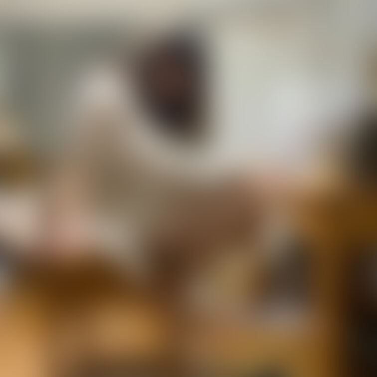 単独さんたちと複数プレイして帰って来た後、○○○の学習机の椅子の上で他人棒を思い出してオナニー中のゆうのお手伝いをしてあ