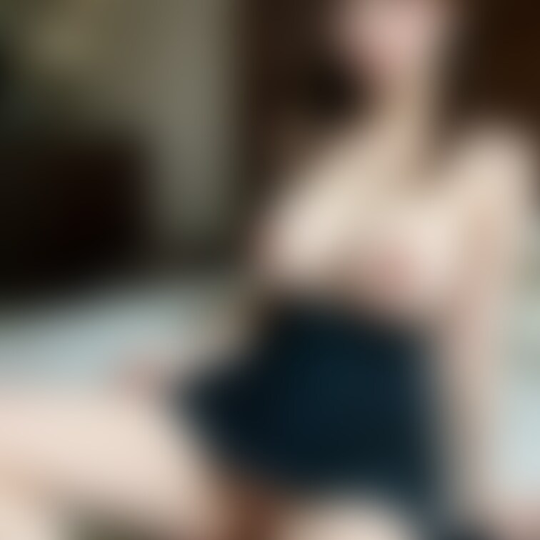 爆乳美女が自分でスカート捲りあげてマンチラ❤️うほほ〜これはたまりませんな🤤