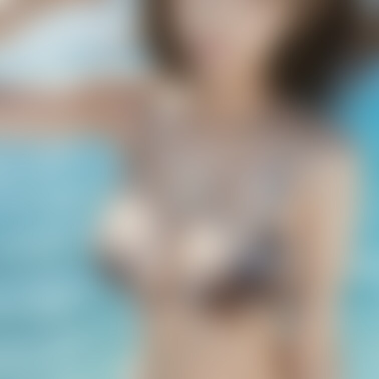 童顔○○○の水着はお好きですか❓　裸の方が好き❓　