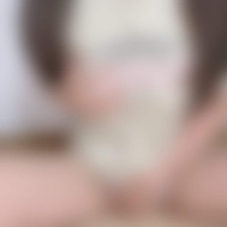 いつも一人でやってるときはこんな感じでやってる 笑
他人のオナ事情って知らないから、これが正しい体勢なのかわからないけ