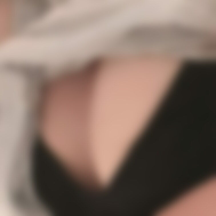 寝てる嫁ちゃんの巨乳に悪戯
人妻のエロい乳首です