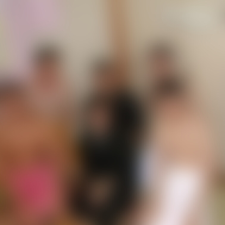 旦那様の寝取られ希望で、ご夫婦で参加された「春奈さん」。
旦那様の見守る中？恥ずかしながらも、5本の他人棒を咥え混んじ