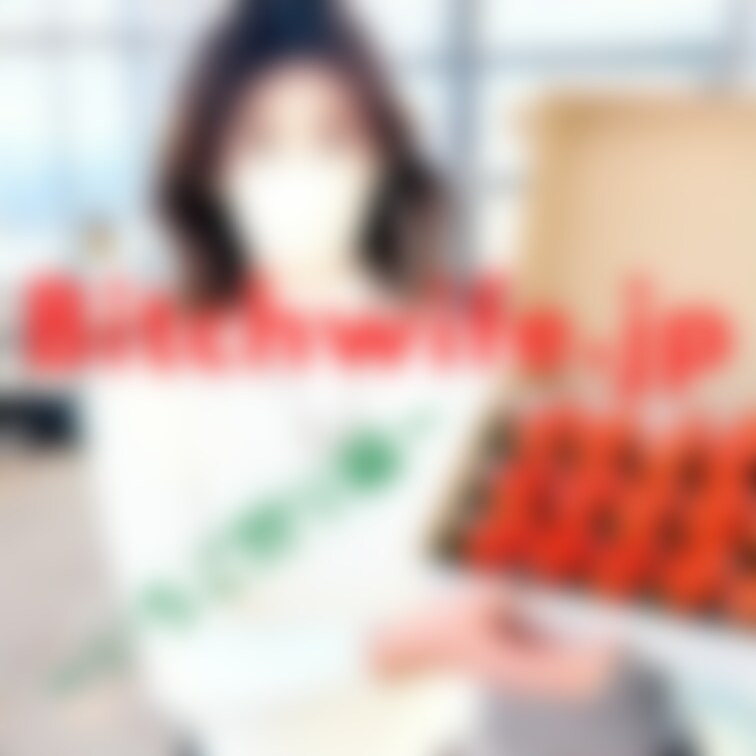 ～いちご狩り編～PC用
いちご狩りでのパンチラ動画です。
デニムスカート＋黒パンティー＋ブーツの組み合わせです。