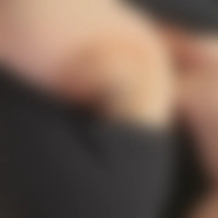 ビンビン乳首😭 仕事終わらないのに敏感すぎてやばい…🥺