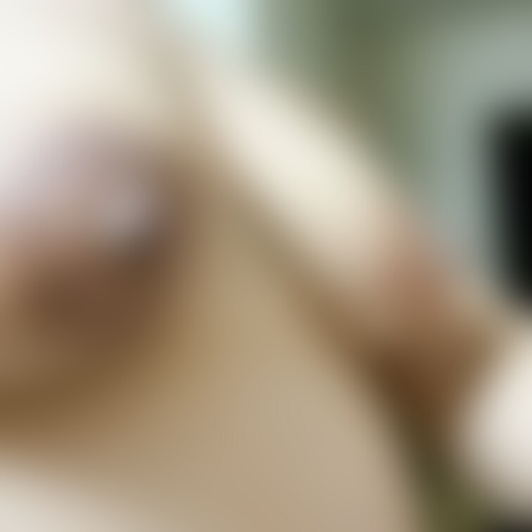 一日中ゴムをしたままの乳首。
醜いデカ乳首なったらご褒美にピアスを入れていただく予定です。