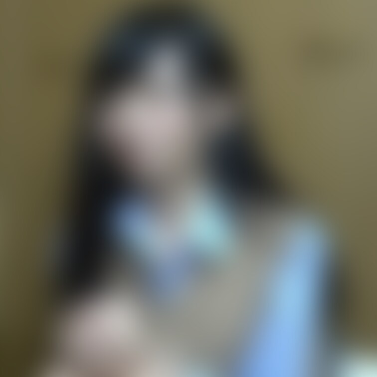 ←面接中　　　机の下→

この動画の女の子はこちら▼
https://myfans.jp/posts/a0788e