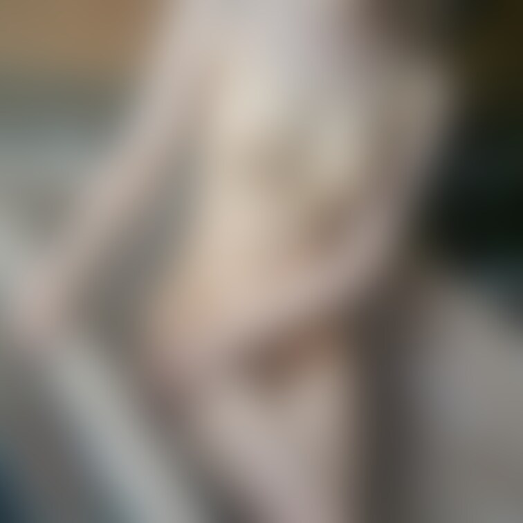 自分が普段から使う様な日常的な場所で脱いでた方がエロいって聞いたので、そう言うとこで脱いでみようかな☺️