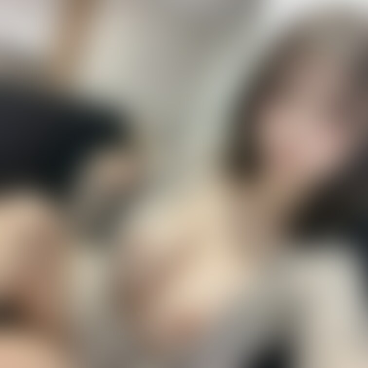 某SNSでは野外ノーブラポチ画像アップしたりして楽しんでるけど、外で全部脱ぐのは流石に勇気が必要だよね🥹
室内だと頑張
