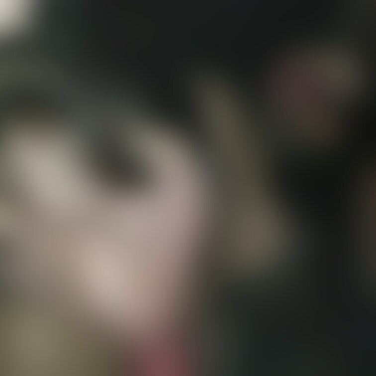 ２本の肉棒を
代わる代わる根元まで
咥える巨乳OL