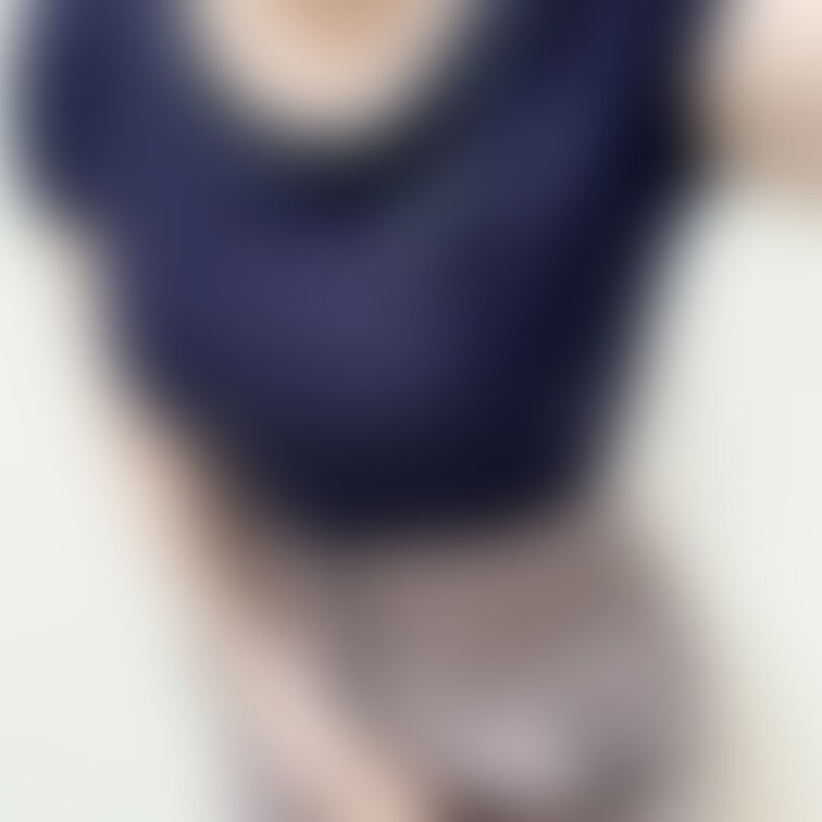 朝9時に家を出てから15時過ぎまでお手洗いに行けなかったおしがまちゃん💦
先輩の前でお漏らししちゃいそうでドキドキしま