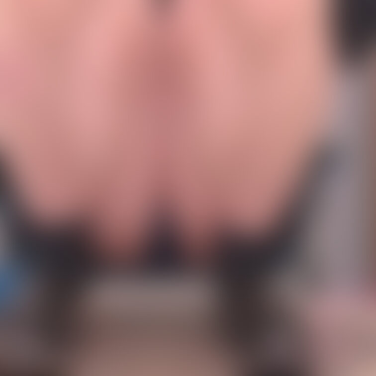 昨日帰宅して撮ったお
みんな大好きなパンチラ😌
しゃがみパンチラ?っていうみたい🧐