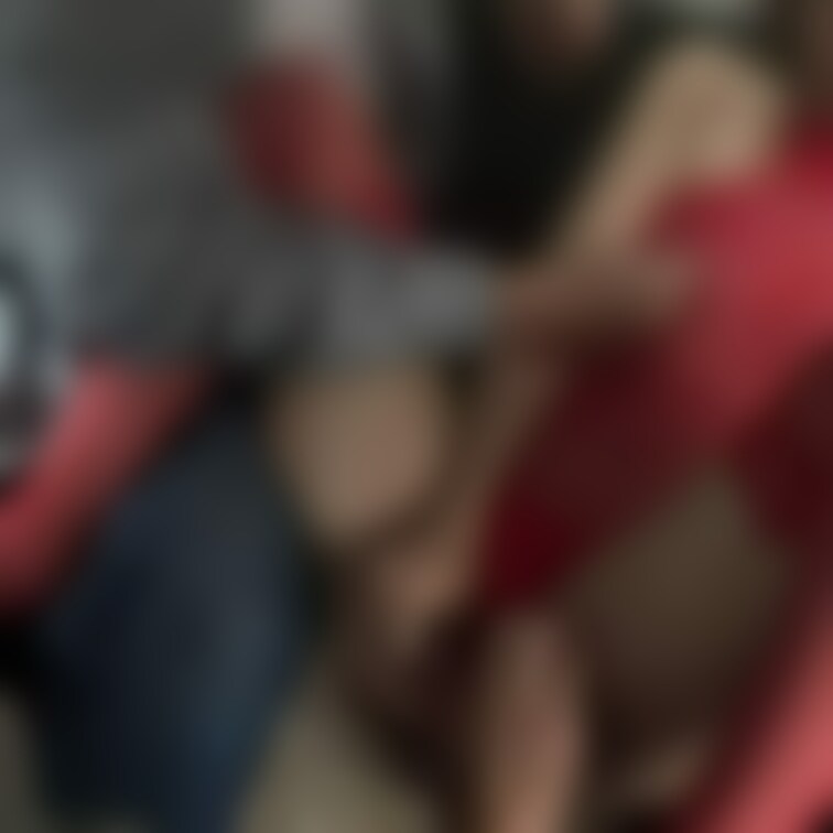 車内で知らないおじさん達4人に触られ放題一日子さん。