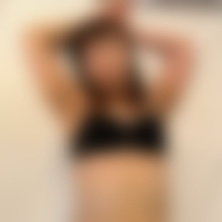 20歳の女子大生。3週間放置でこのくらいの脇毛。汗がしっとりやや汗臭い。