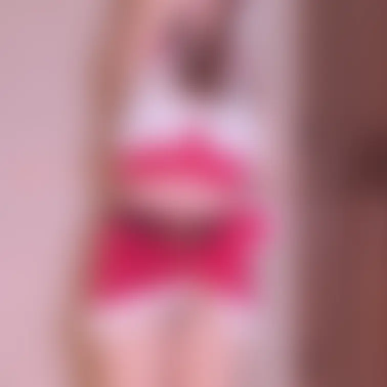 パンツと脇を見せつけるサンタさん♡