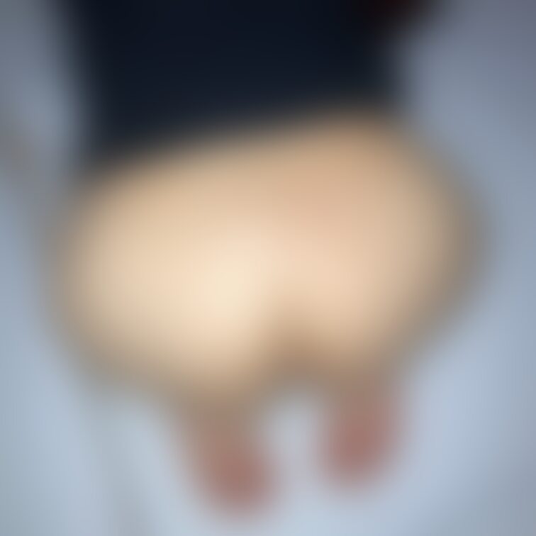 アナルちょっと見えてます!