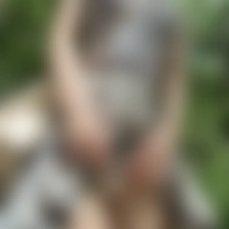 MyFansのえちえちプラン加入者限定で8/8(金)19時に恥ずかしいけど
制服姿のままベッドの上で大きな電マを使って