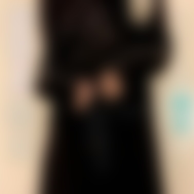 【清楚系彼女が個室🚻でパンチラ♡からの…】

今回は極端な露出はありませんが、えっちなビデオのパッケージ風に文字を入