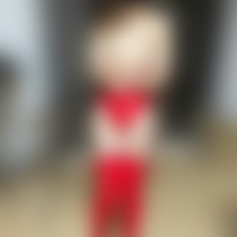 赤のスクール水着です😖❤️
これ着て一緒に海に行ってもらえませんか？😖もちろん海でもざこまんこ使ってほしいです😖❤️