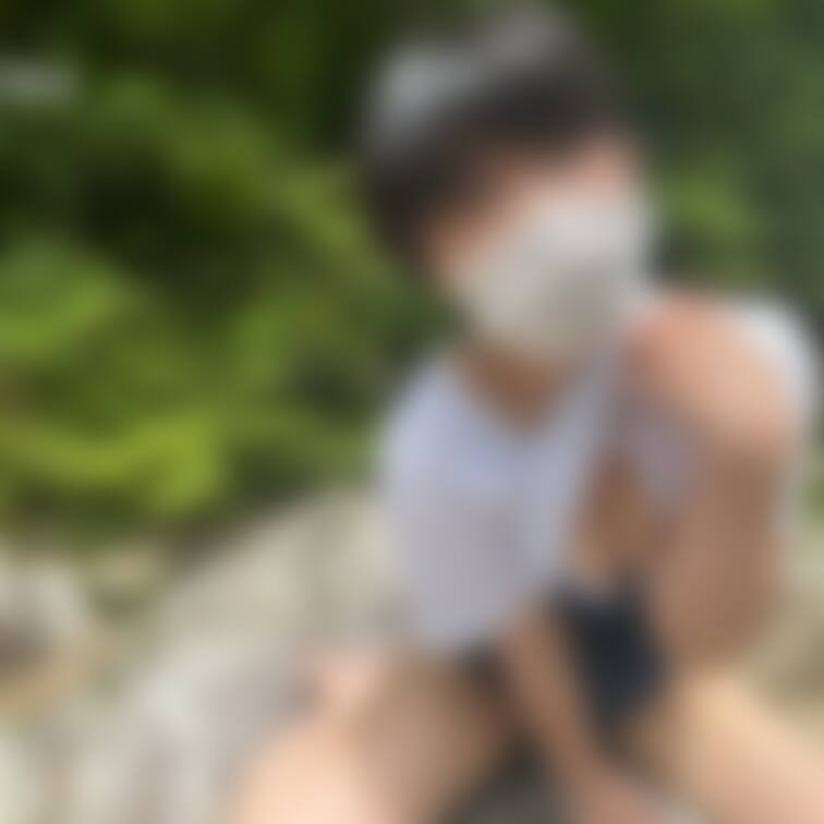 えっちなことしてるとバレたくなくて、でも気持ちよくなりたくて石オナ。床オナ、角オナしたことなかったけど擦り付けるの気持ち