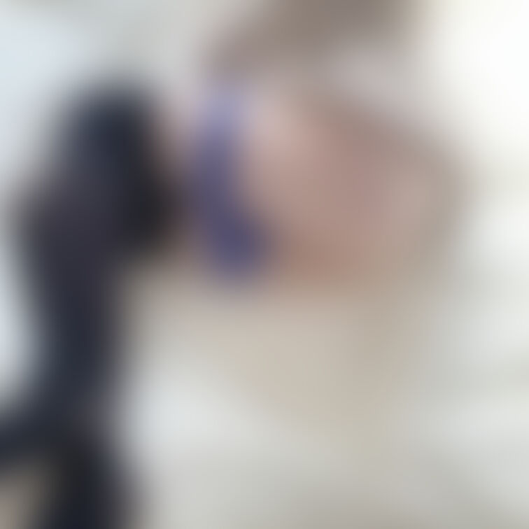 手をどけたら♡

おしり丸見えになっちゃった///