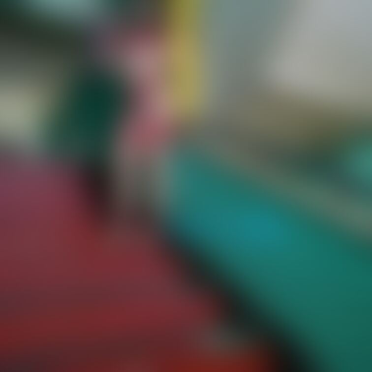 階段でも💕
よく見ると鏡に人影が・・・