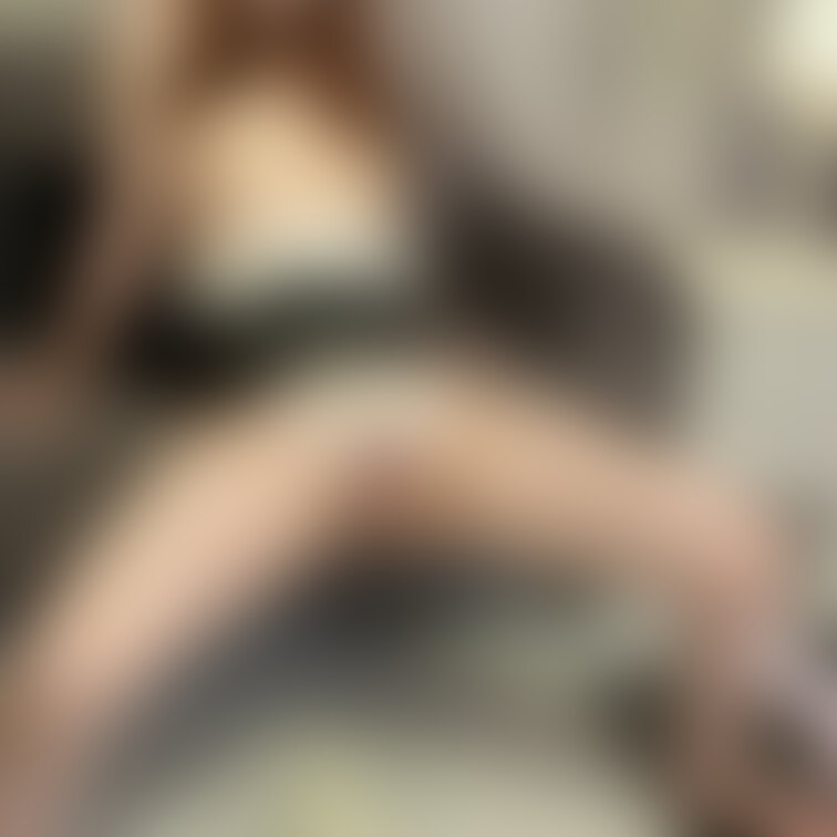 Xの続きです❤️露出お散歩で知り合ったおじさんにピストンマシンでばちぼこにおかされてこんなにお漏らししちゃいました😖❤️