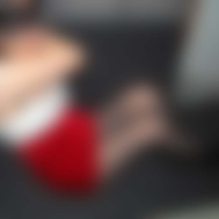 【ミニワンピサンタコスプレ】画像シリーズ
もっと応援プラン限定 画像5枚
マスク付きなので、妻の視線をご覧いただ