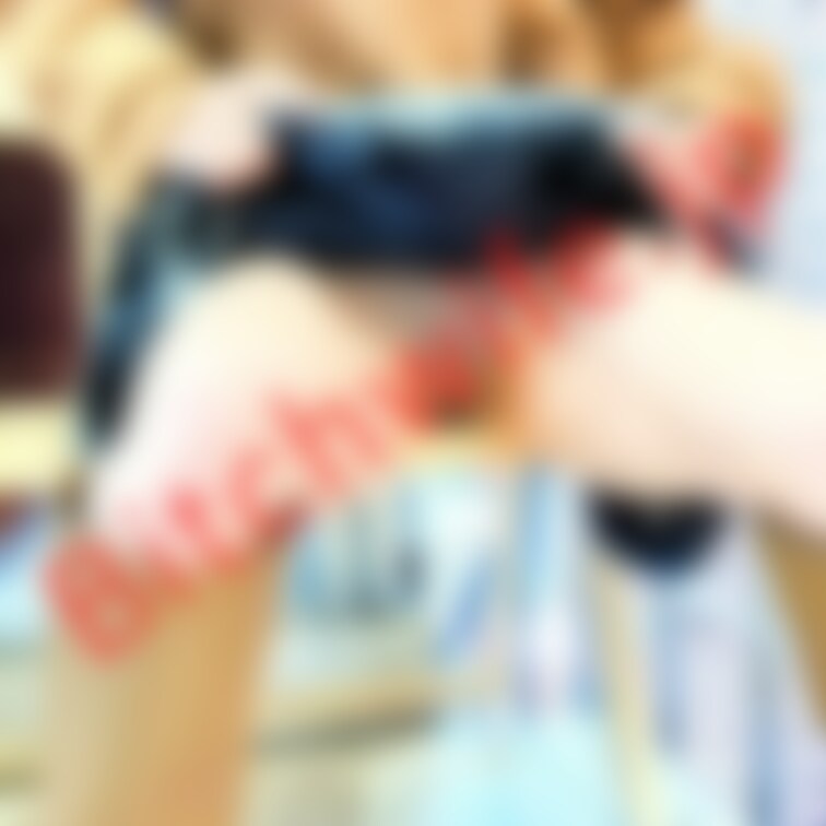 人妻パンチラ食べ歩き～Happy new year編～
黒スカート＋ベージュパンティー＋ブーツの組み合わせです。