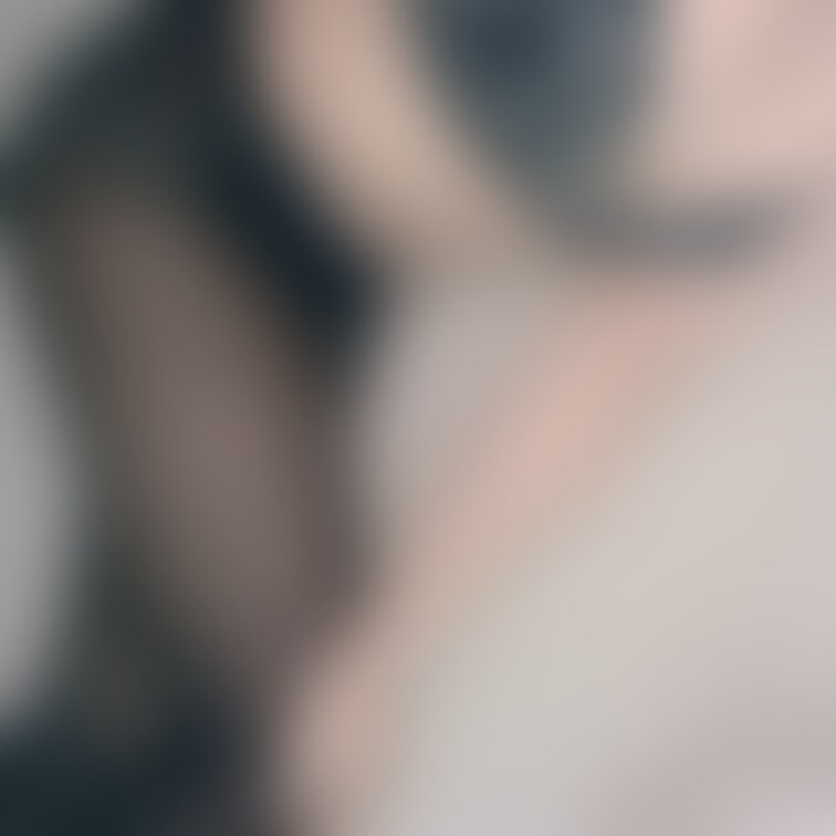 おはようございます😃
昨日のヒナの下着姿です🥺
お出かけしてたので黒パンスト履いてます。
2回に分けてアップします