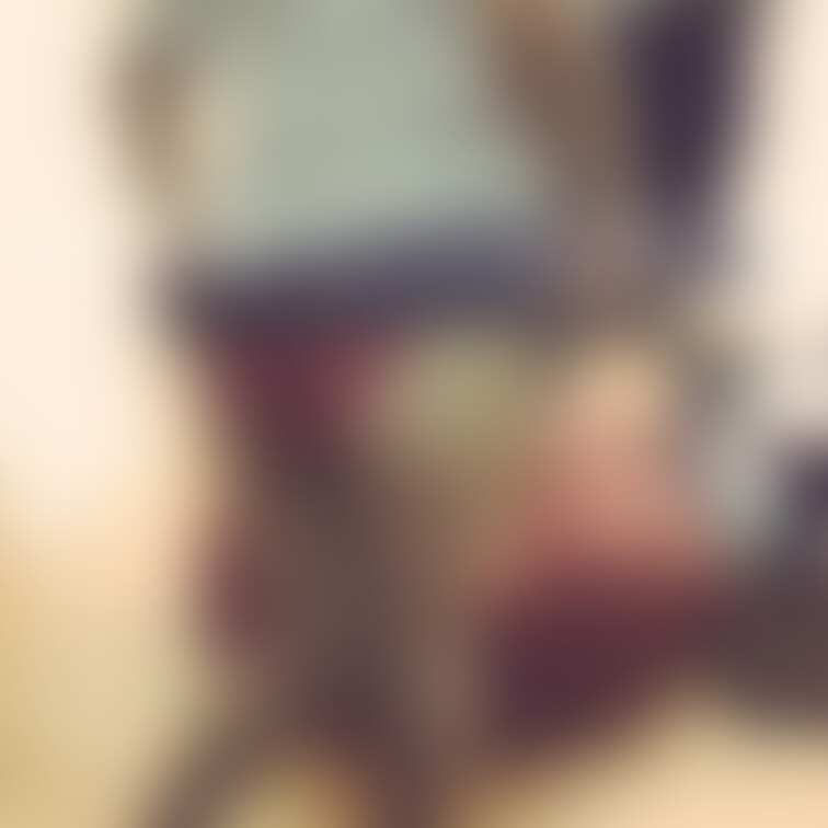 妻にスカートを捲ってもらった時の写真